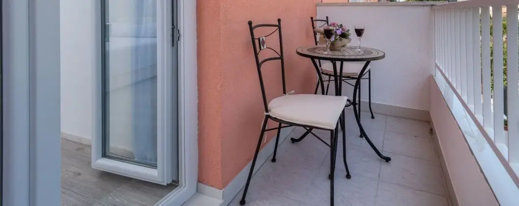 Deluxe Tek Büyük Yataklı Oda (Rooms 3, 6, 7, First Floor)