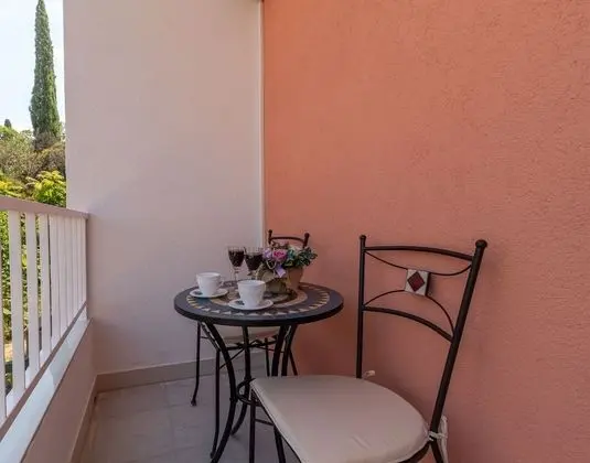 Deluxe Tek Büyük Yataklı Oda (Rooms 3, 6, 7, First Floor)