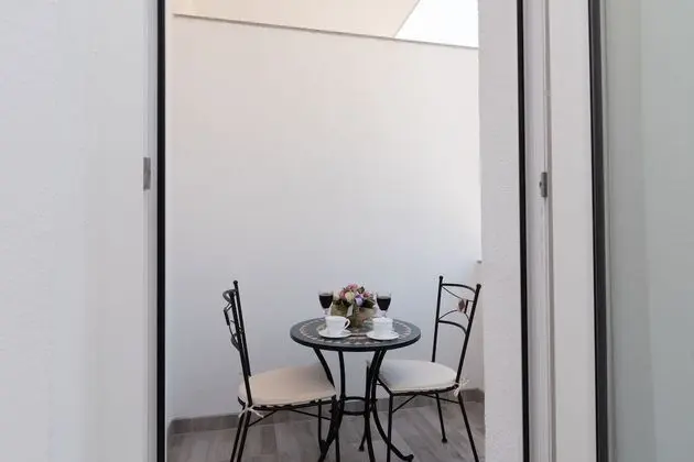 Deluxe Tek Büyük Yataklı Oda (Rooms 3, 6, 7, First Floor)