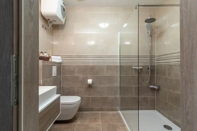 Deluxe Tek Büyük Yataklı Oda (Rooms 3, 6, 7, First Floor)