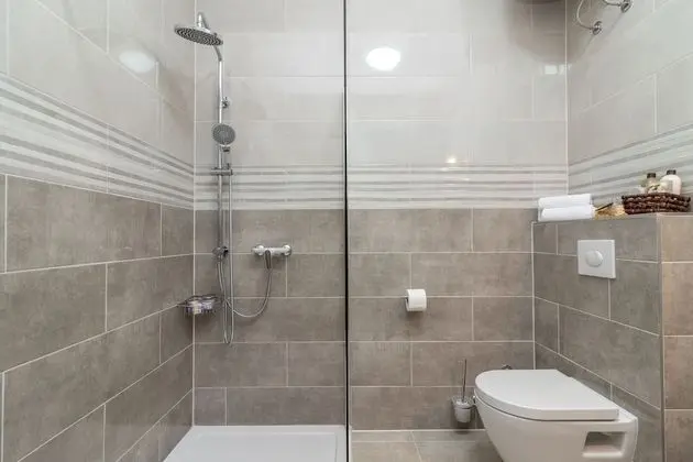 Deluxe Tek Büyük Yataklı Oda (Rooms 3, 6, 7, First Floor)