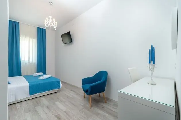 Deluxe Tek Büyük Yataklı Oda (Rooms 4, 5, First Floor)