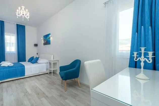 Deluxe Tek Büyük Yataklı Oda (Rooms 4, 5, First Floor)