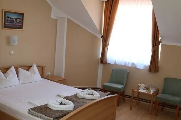 Üç Kişilik Oda
