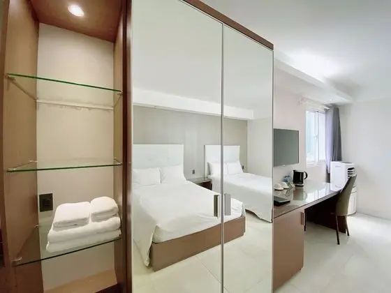 Deluxe Twin with Window