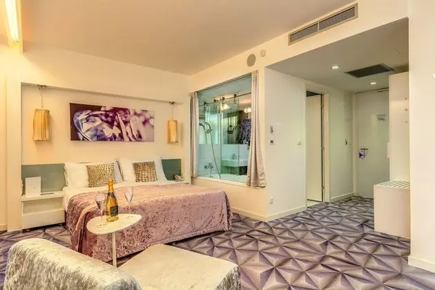 Classic Tek Büyük veya İki Ayrı Yataklı Oda