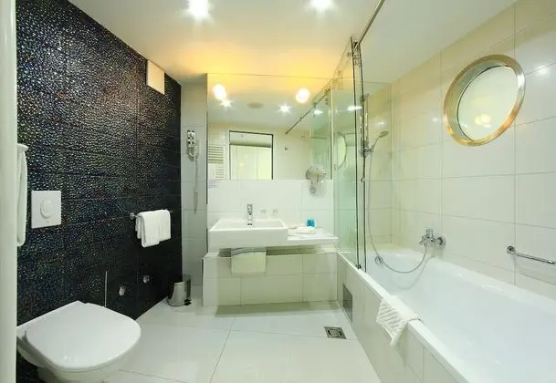 Superior Tek Büyük veya İki Ayrı Yataklı Oda, Balkon, Deniz Manzaralı