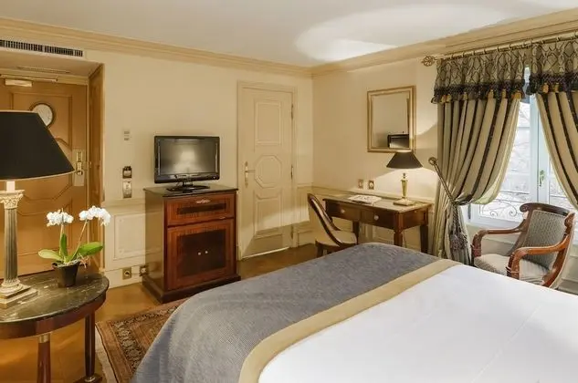 Classic Tek Büyük Yataklı Oda