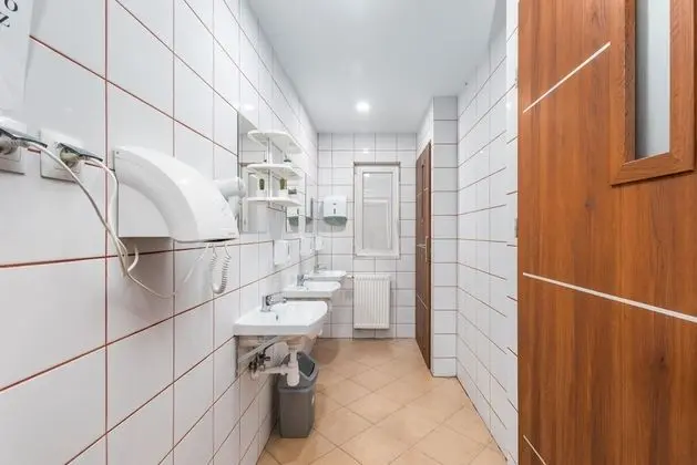 Dört Kişilik Oda, Ortak Banyo