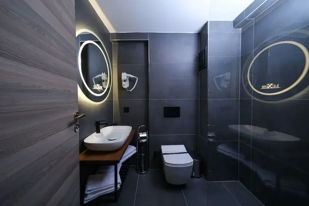 Deluxe Custom Balkonlu OdaDeluxe Custom Tek Büyük Veya İki Ayrı Yataklı Balkonlu