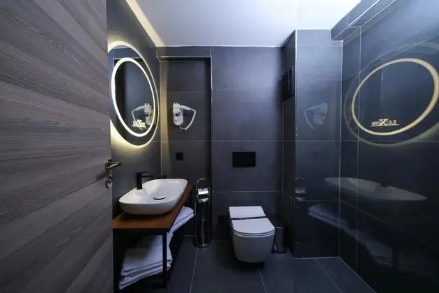 Deluxe Custom Tek Büyük Veya İki Ayrı Yataklı Balkonlu