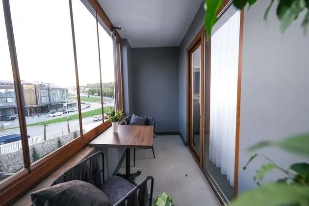 Superior Custom Tek Büyük Veya İki Ayrı Yataklı Balkonlu