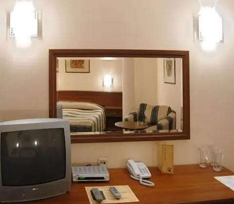Tek Büyük veya İki Ayrı Yataklı Oda (Free Wifi, Fitness & Steam Bath)
