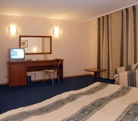 Tek Büyük veya İki Ayrı Yataklı Oda (Free Wifi, Fitness & Steam Bath)