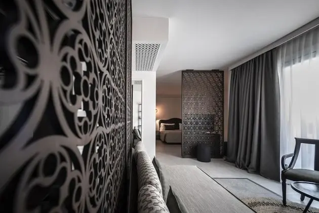 Luxury Oda