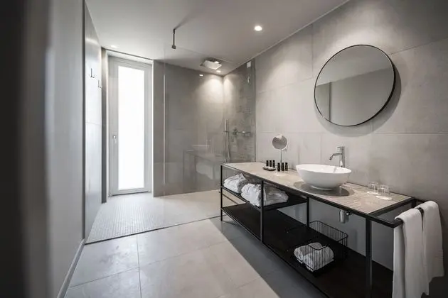 Luxury Oda