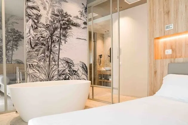 Junior Süit, Sıcak Su Küveti, Kule