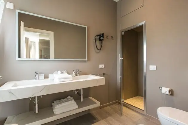 Junior Süit, Sıcak Su Küveti, Kule