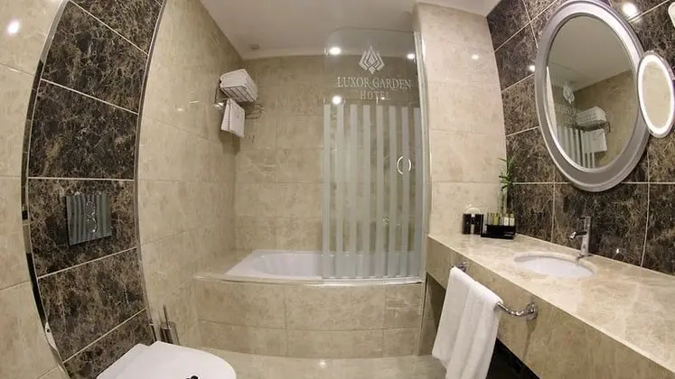 Junior Suite, Kara Manzaralı, Küvetli