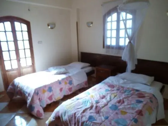 İki Ayrı Yataklı Oda, Ortak Banyo