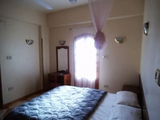 Tek Büyük Yataklı Oda, Ortak Banyo