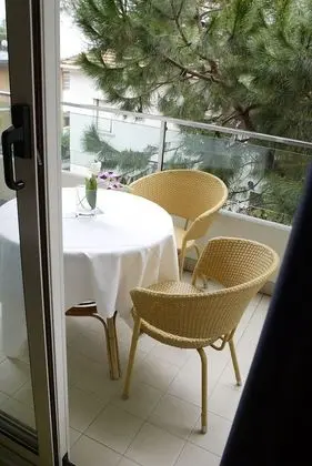 Üç Kişilik Oda