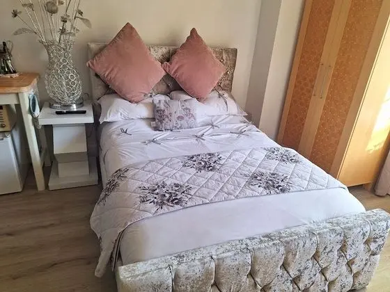 Stüdyo, 1 Büyük (Queen) Boy Yatak ve Çekyat