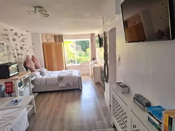 Stüdyo, 1 Büyük (Queen) Boy Yatak ve Çekyat