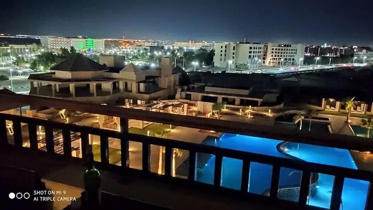Design Stüdyo, 1 En Büyük (King) Boy Yatak ve Çekyat, Havuz Manzaralı, Denize Bakan