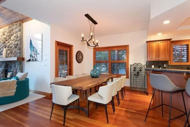 Ev, Birden Çok Yatak (Luxury 5 Bedroom Blueberry Chalet)