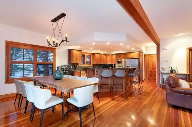 Ev, Birden Çok Yatak (Luxury 5 Bedroom Blueberry Chalet)