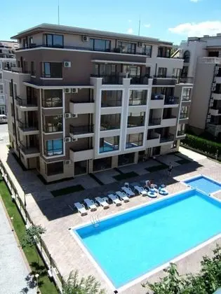 Apart Daire, 1 Büyük (Queen) Boy Yatak ve Çekyat
