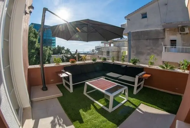 Exclusive Tek Büyük Yataklı Oda