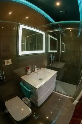 Exclusive Tek Büyük Yataklı Oda