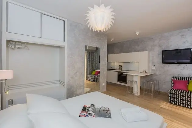 Luxury Stüdyo, 1 Büyük (Queen) Boy Yatak, Sigara İçilmez, Havuz Manzaralı