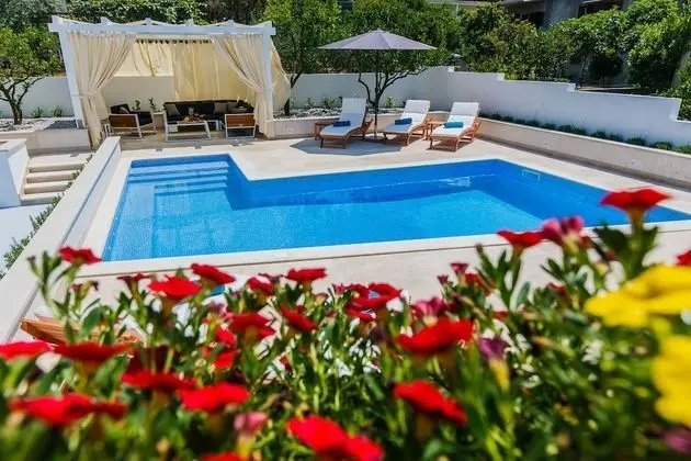 Luxury Stüdyo, 1 Büyük (Queen) Boy Yatak, Sigara İçilmez, Havuz Manzaralı