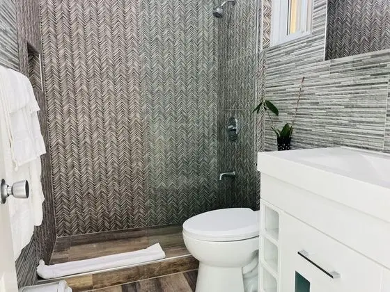 Deluxe Queen Suite