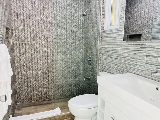 Deluxe Queen Suite