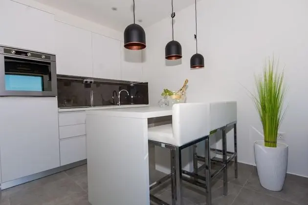 Luxury Apartment Royal M with Pool I
