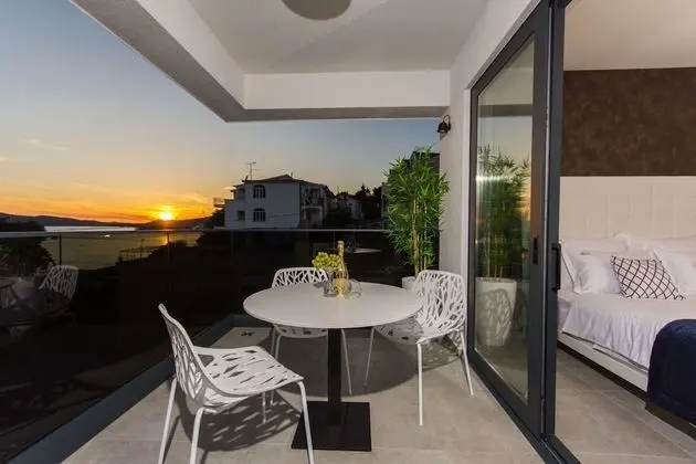 Luxury Apartment Royal M with Pool I