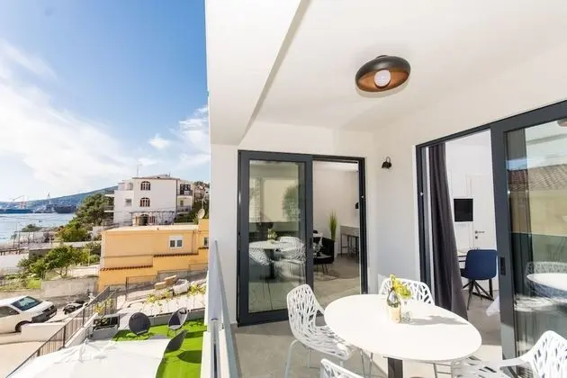 Luxury Apartment Royal M with Pool II