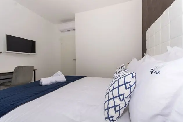 Luxury Apartment Royal M with Pool II