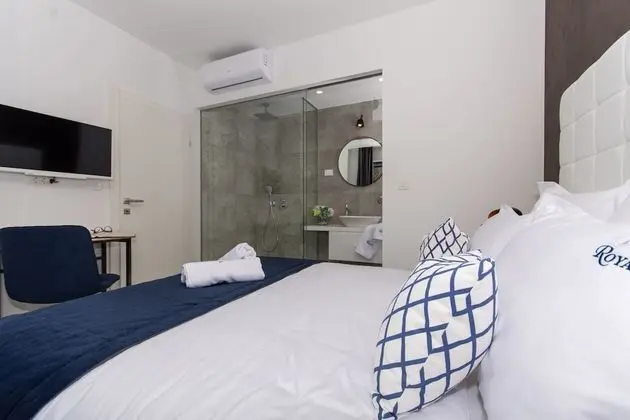 Luxury Apartment Royal M with Pool II