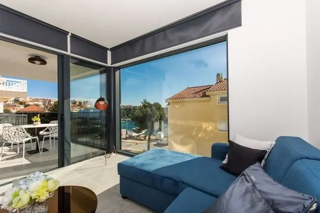 Luxury Apartment Royal M with Pool II