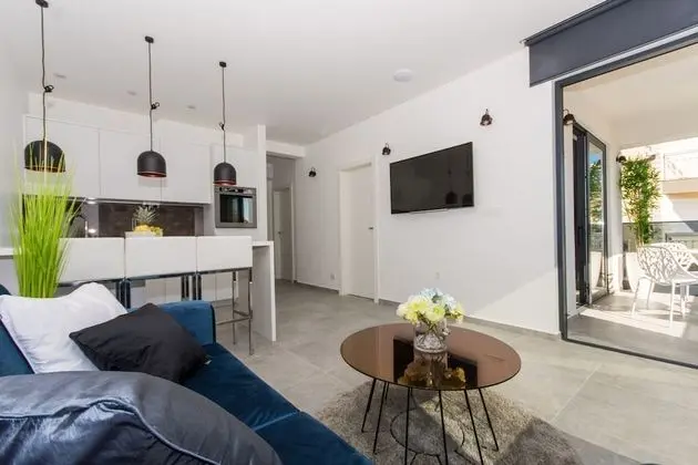Luxury Apartment Royal M with Pool II