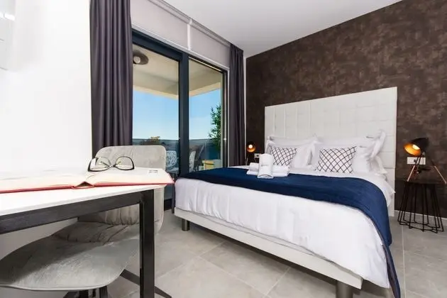 Luxury Apartment Royal M with Pool III