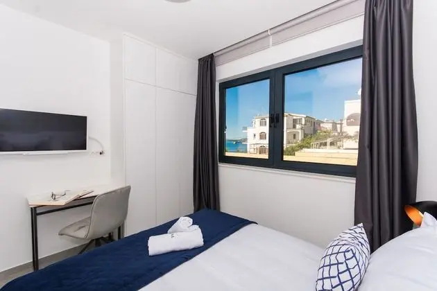 Luxury Apartment Royal M with Pool III