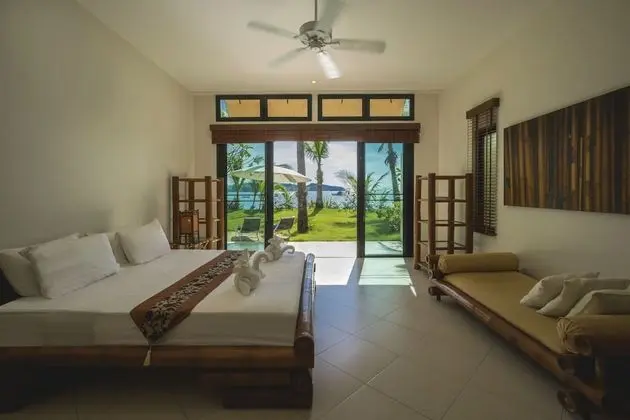 6-Bedroom Villa