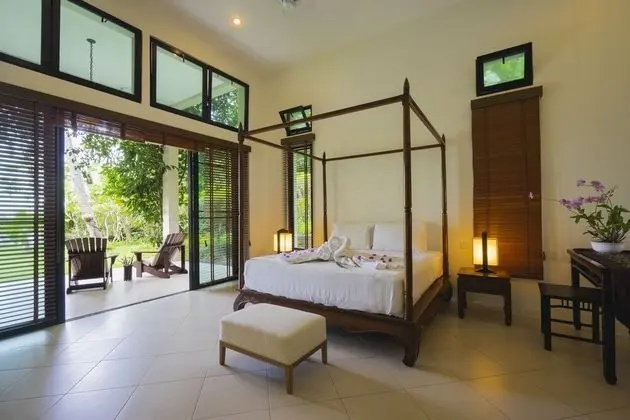6-Bedroom Villa
