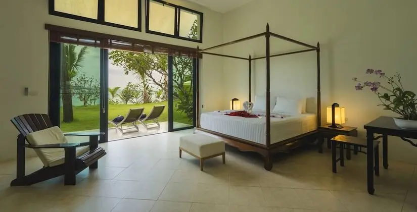 6-Bedroom Villa